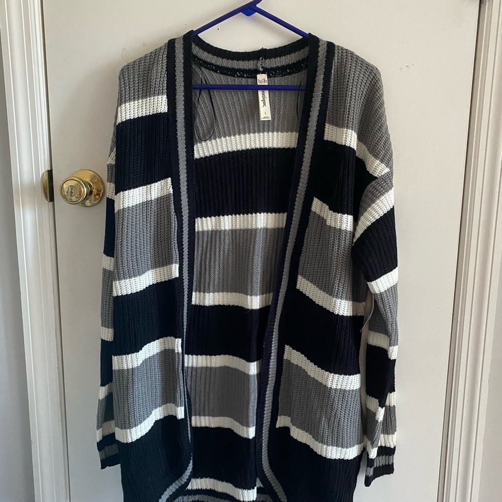 Long sleeve cardigan that still has tags on it